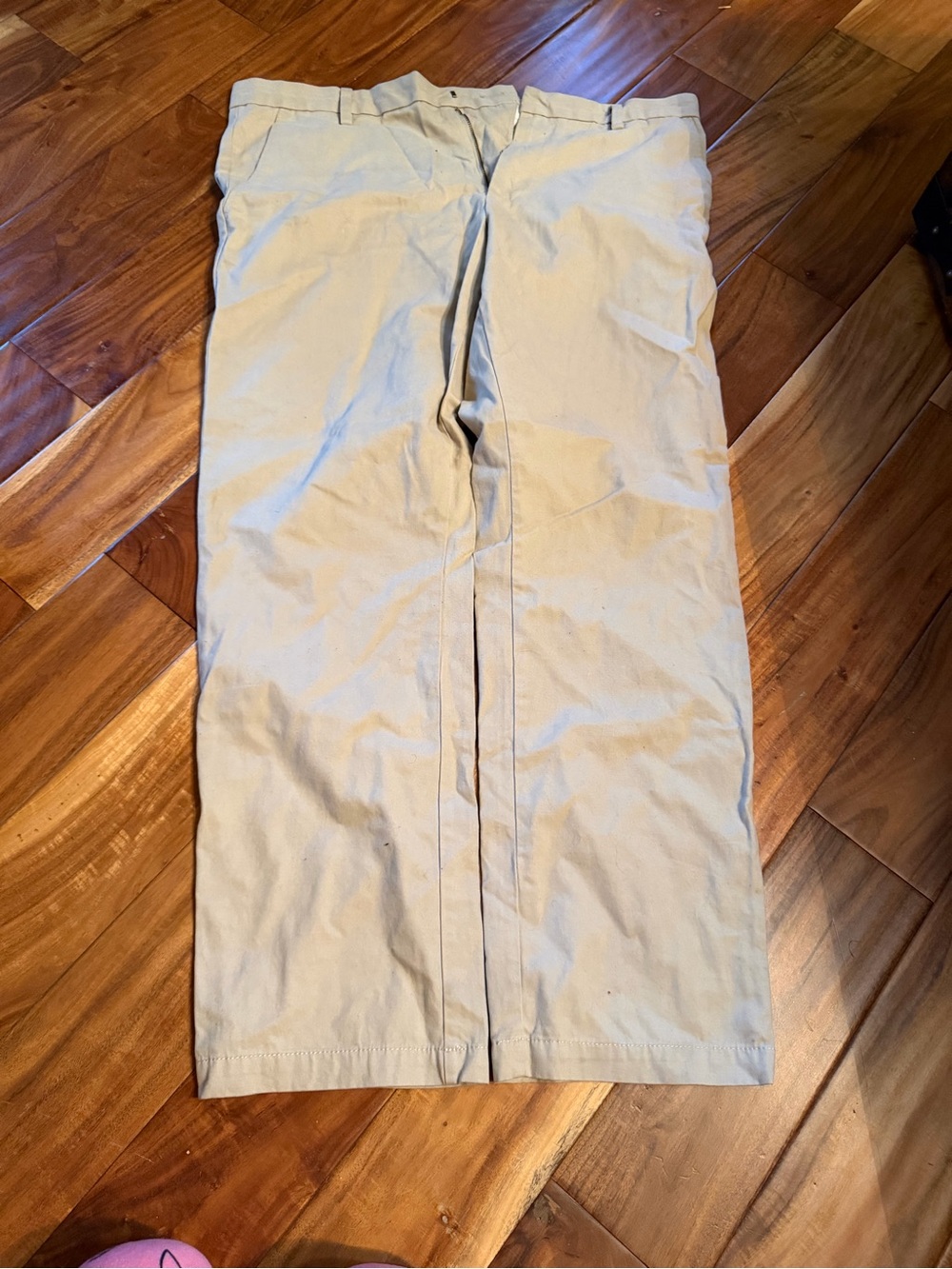 Men’s old navy khaki pants. Size 38 x32